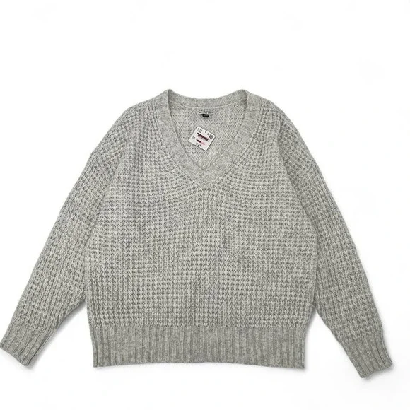 American Eagle Gray Oversized Waffle Knit V-Neck Sweater M | NWT Minor Flaw - Picture 1 of 5